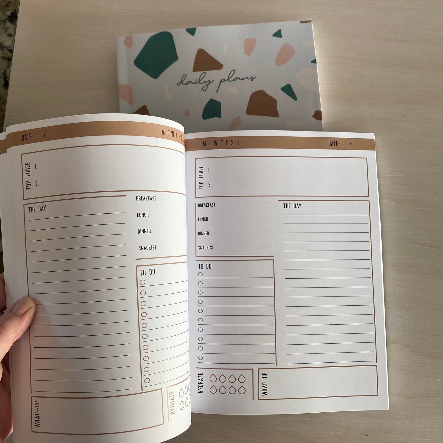 Undated 6-Month Daily Planner - Daisies